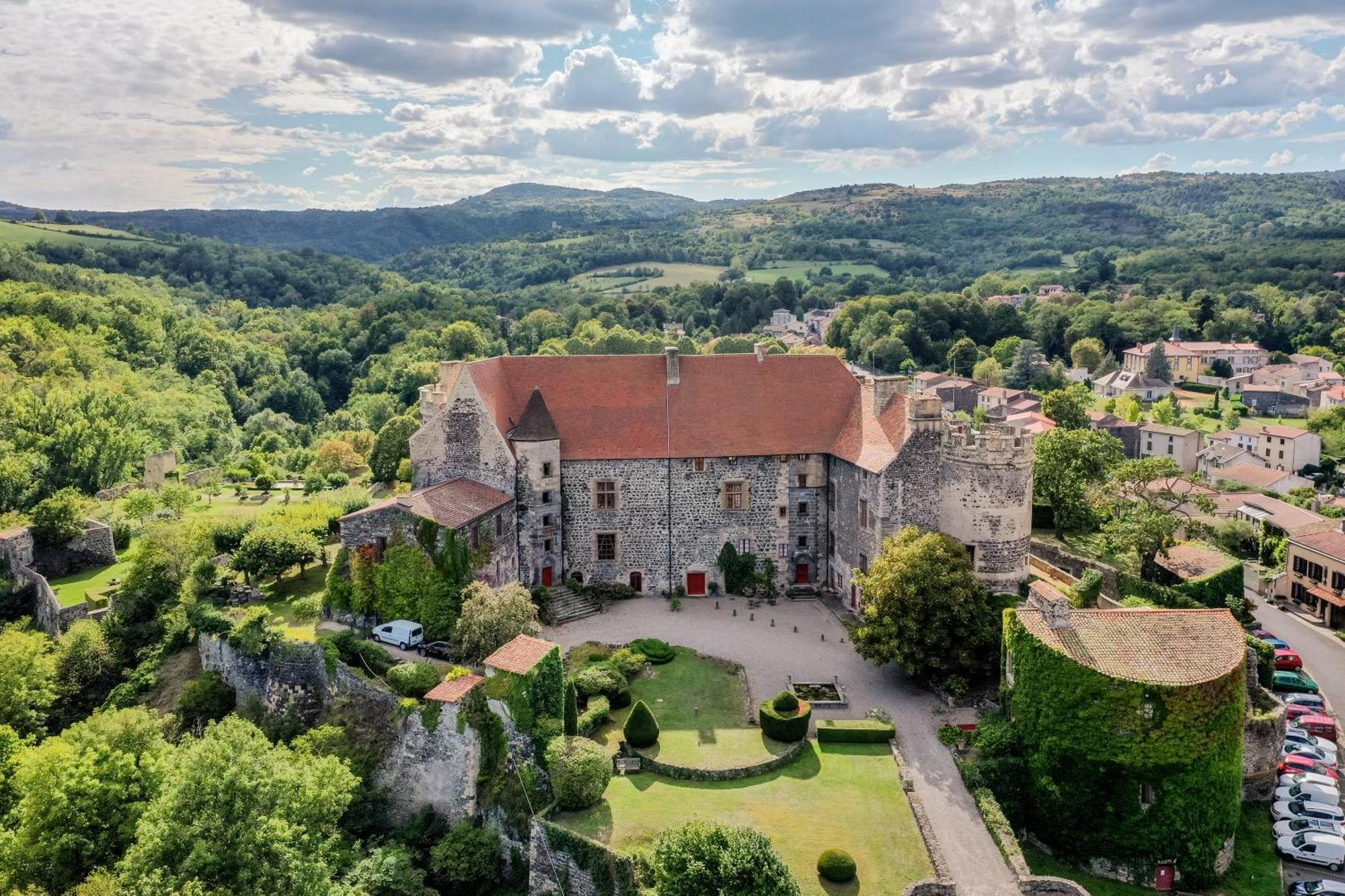 Chateau Royal De Saint-Saturnin Esterno foto
