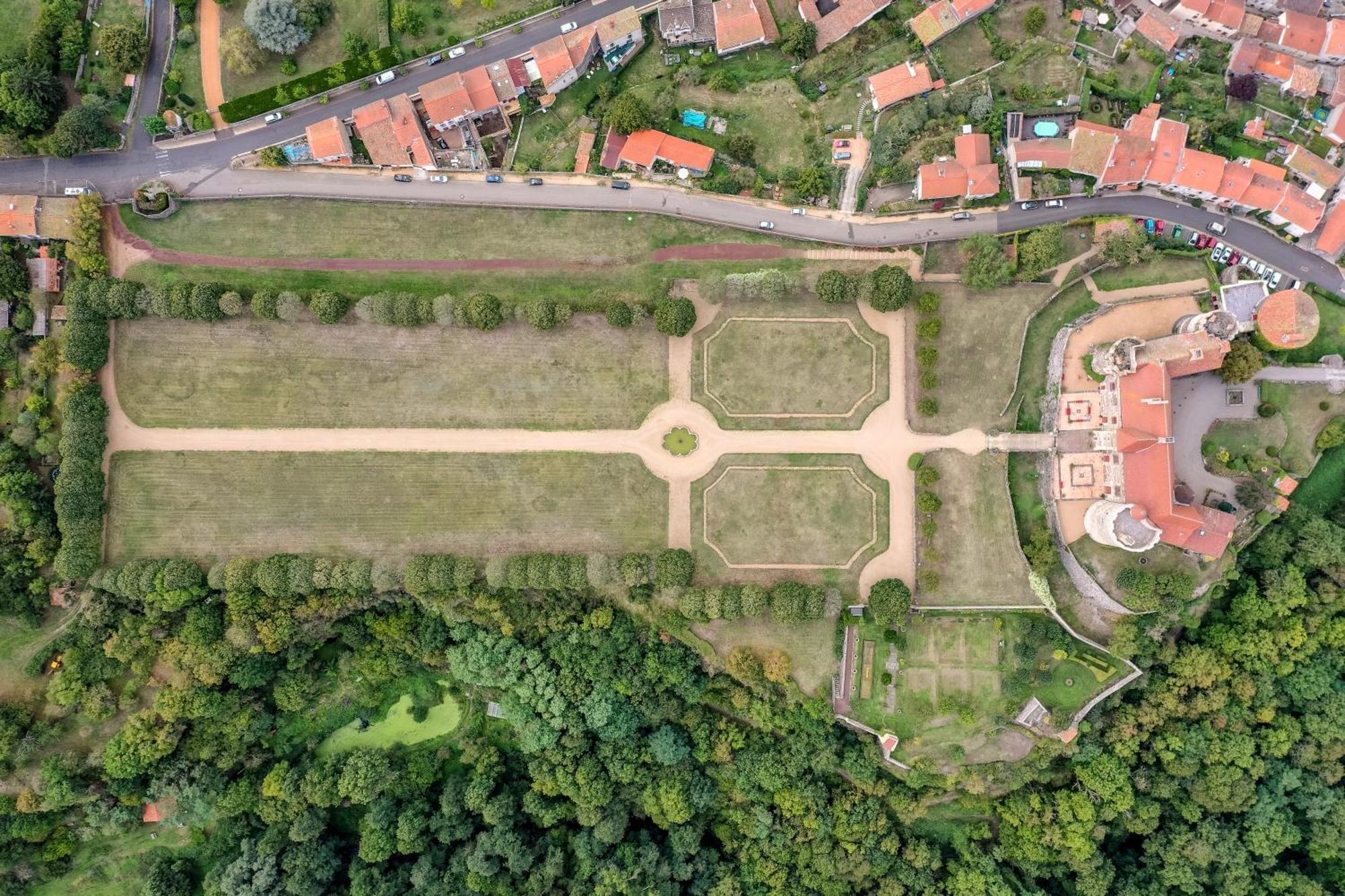Chateau Royal De Saint-Saturnin Esterno foto