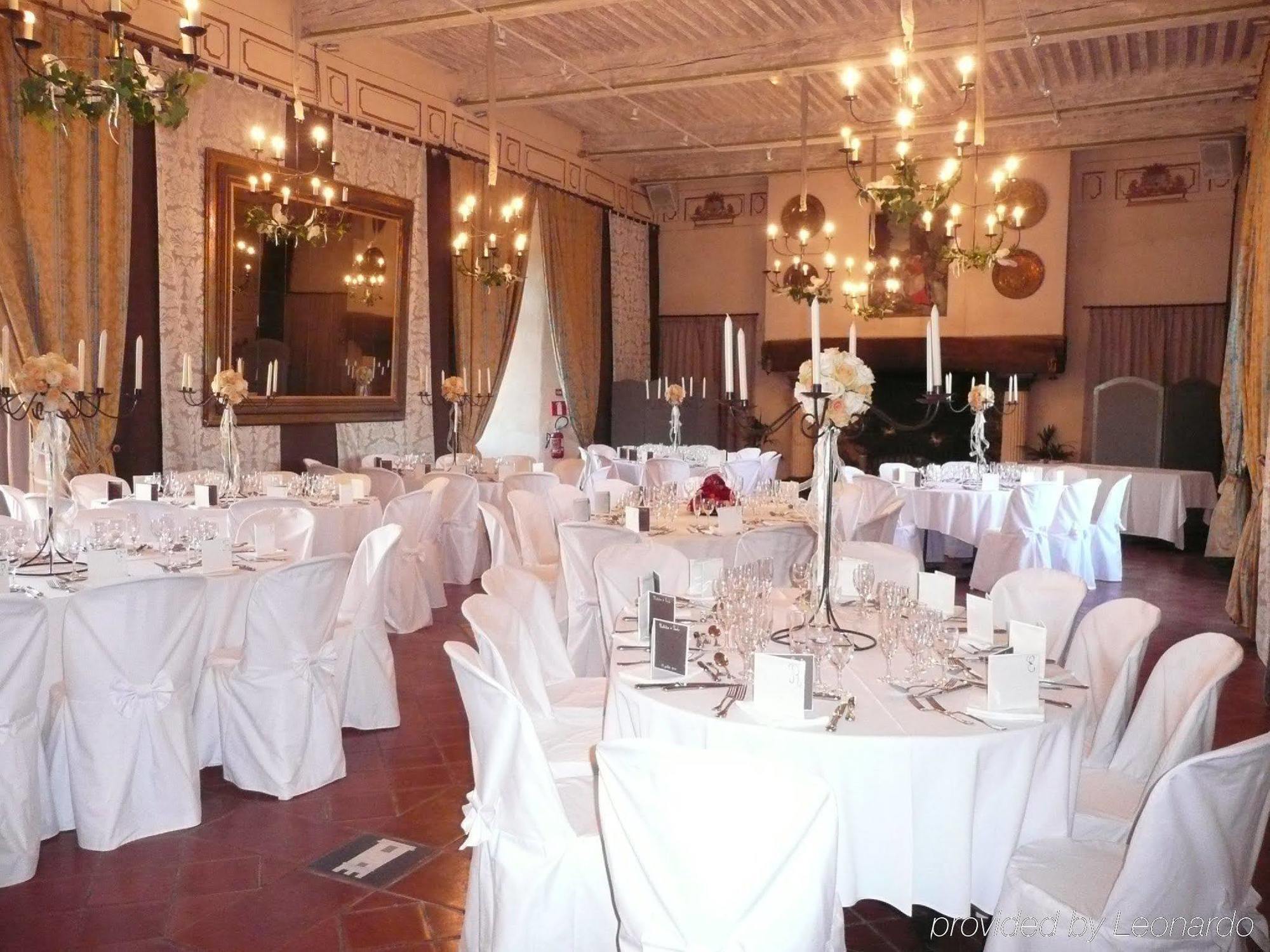 Chateau Royal De Saint-Saturnin Ristorante foto